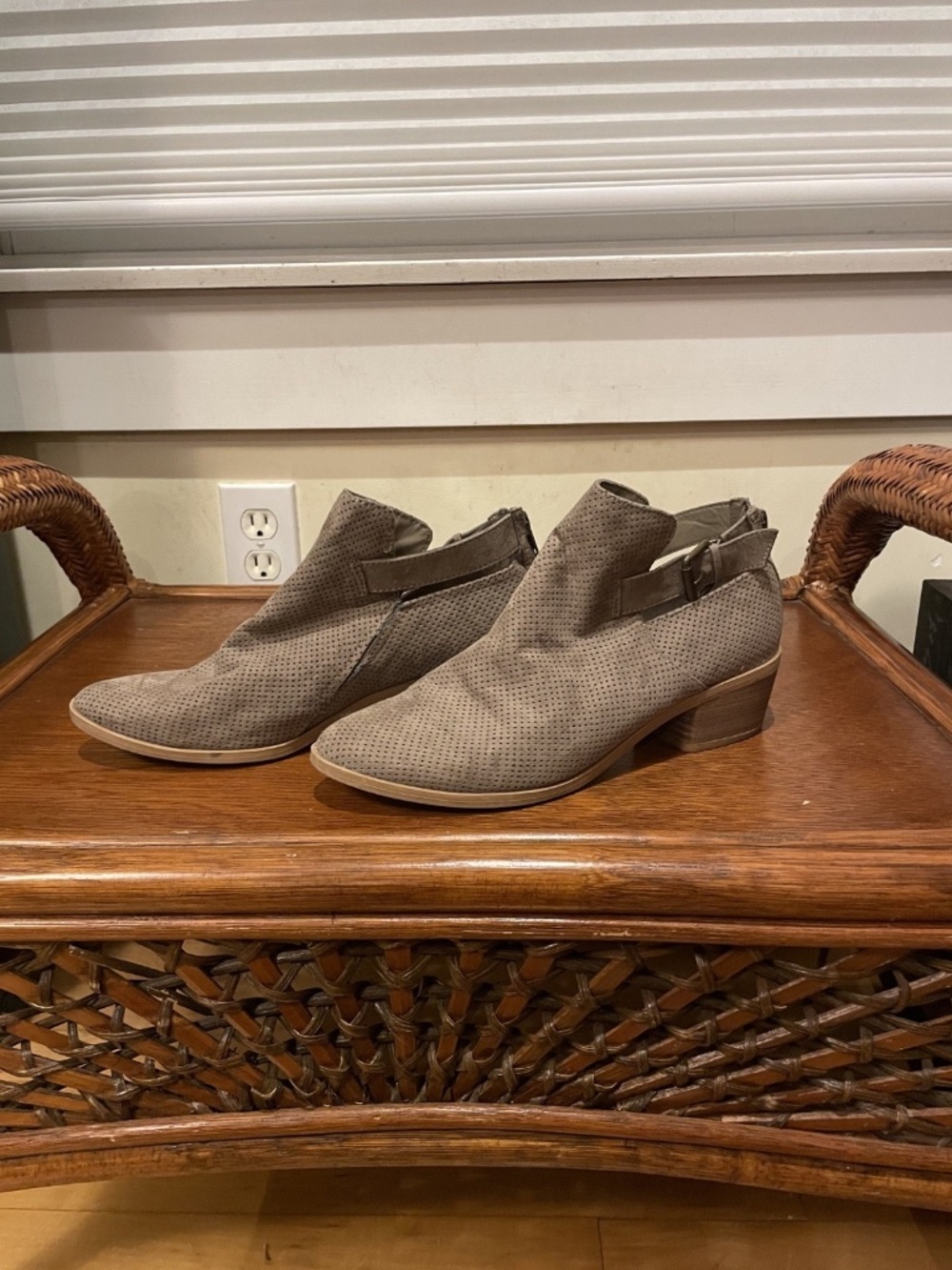 Size 8 Dolce Vita Perforated Suede Tan Ankle Booties - Picture 3 of 5